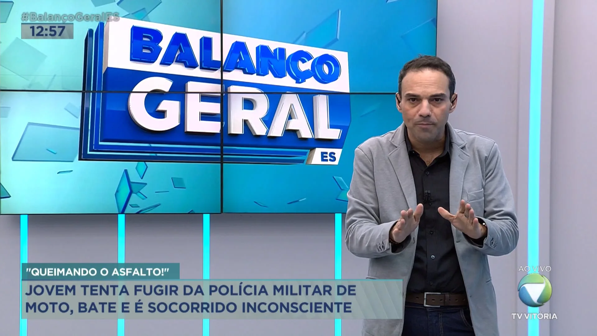 Homem bate de moto ao tentar fugir da Polícia Militar e é socorrido inconsciente após bater em um carro