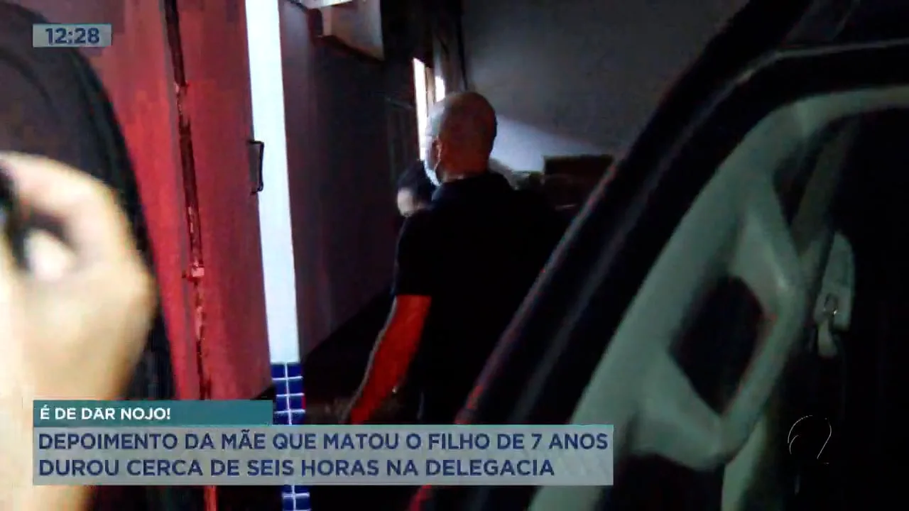 Depoimento da mãe que matou o filho de 7 anos durou cerca de seis horas na delegacia