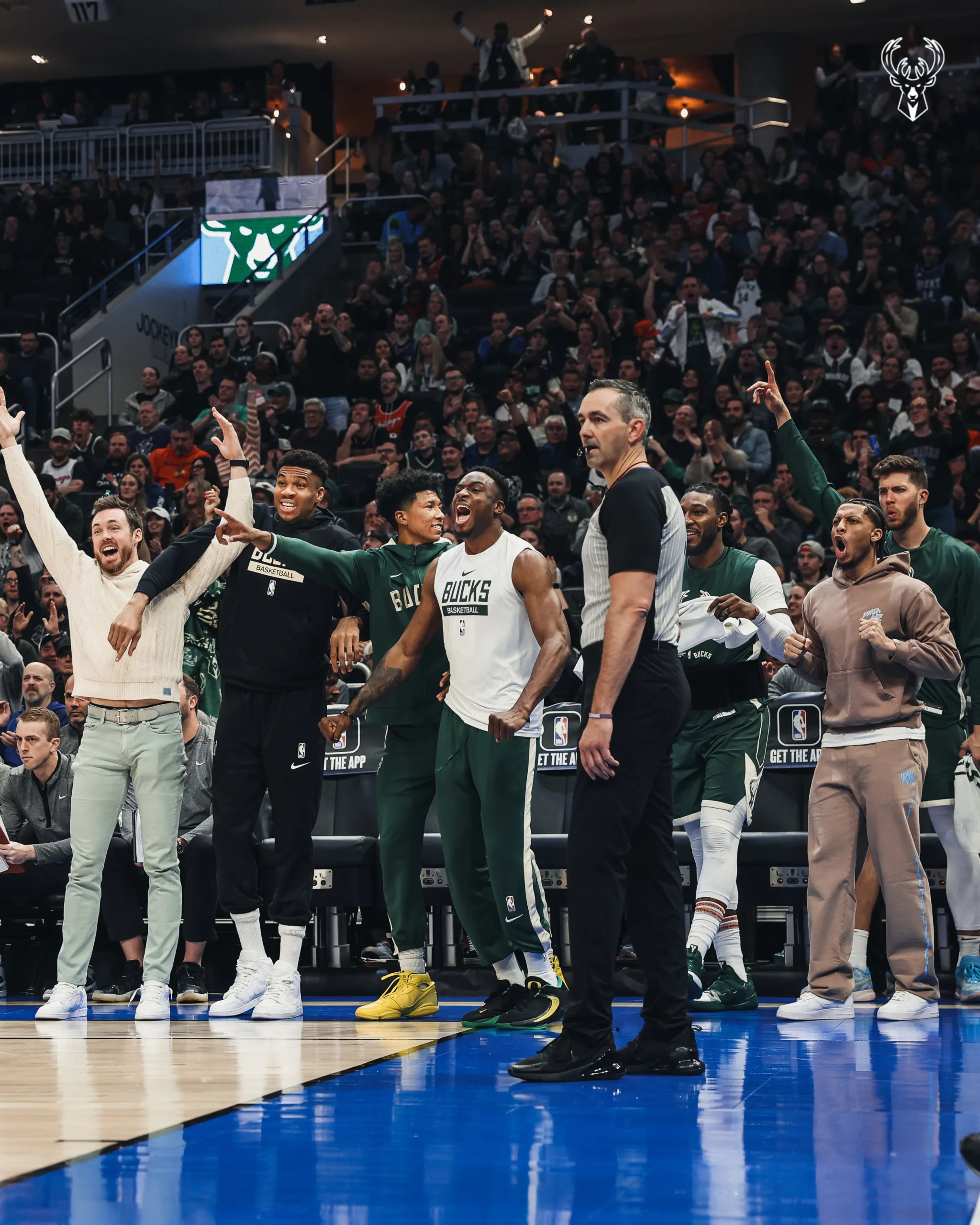 Bucks vencem Bulls e cravam melhor campanha geral; Lakers perdem duelo com os Clippers