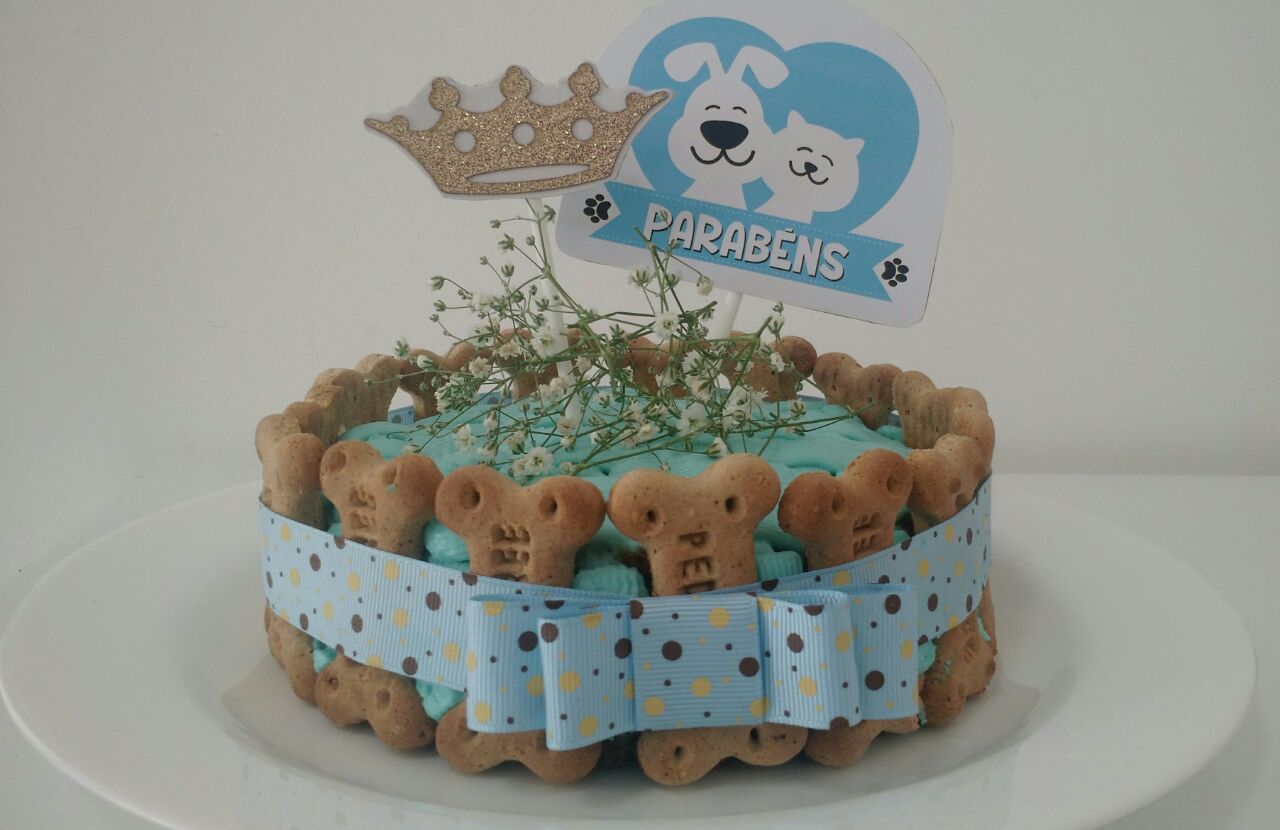 Cãopcakes, brigapets e bolos: casal capixaba vende kits de festa para cães e gatos