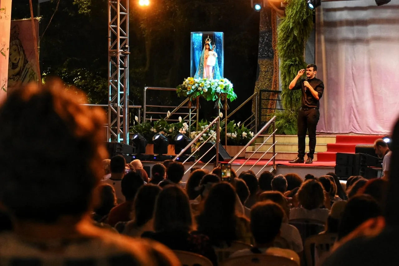 Padre Patrick se declara após reunir multidão na Festa da Penha: "Gratidão"