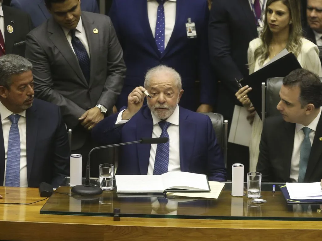 O presidente eleito do Brasil, Luiz Inácio Lula da Silva, durante seu discurso na cerimônia de posse no Congresso Nacional