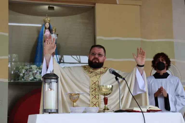 Após fake news, frade do Convento da Penha desmente que impediu visita de Jair Bolsonaro ao ES