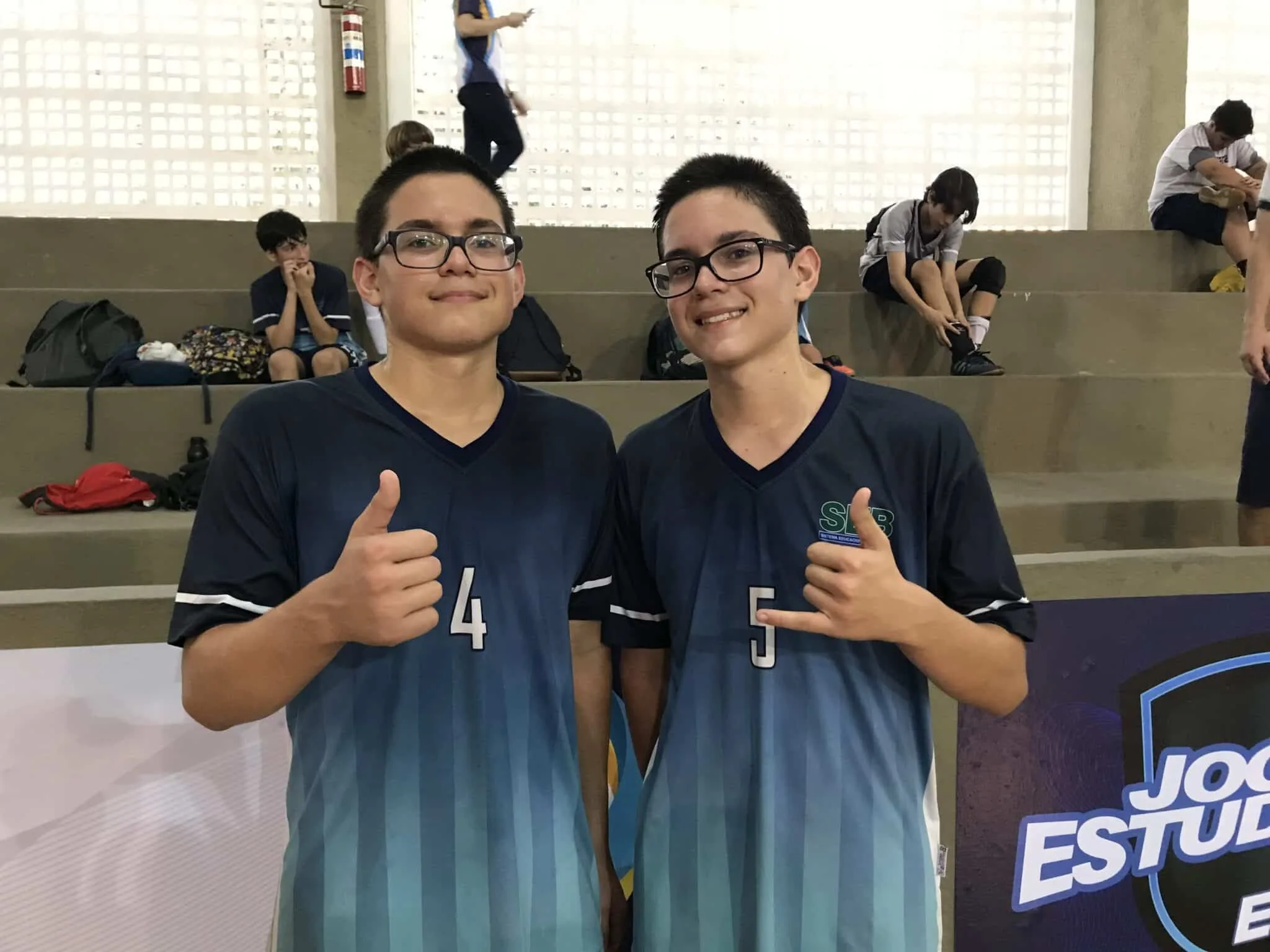 Gêmeos roubam a cena em vitória do SEB nos Jogos Estudantis