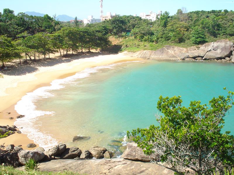 Praia, ilha ou cachoeira? Confira seis opções para se refrescar durante o 'calorão' no ES