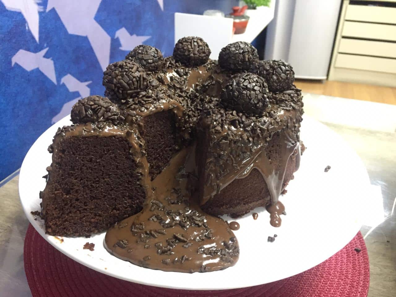 bolo vulcão de chocolate com brigadeiro