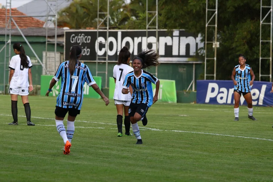 Lesionada em treino, jogadora cobra que Grêmio pague cirurgia; clube nega vínculo