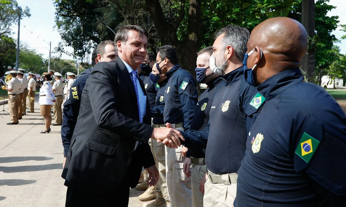 (Rio de Janeiro – RJ, 24/09/2020) Presidente da República, Jair Bolsonaro durante revista à grupo de Policiais Rodoviários Federais. Foto: Carolina Antunes/PR