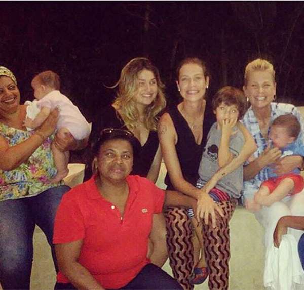 Xuxa fica encantada com os filhos de Luana Piovani