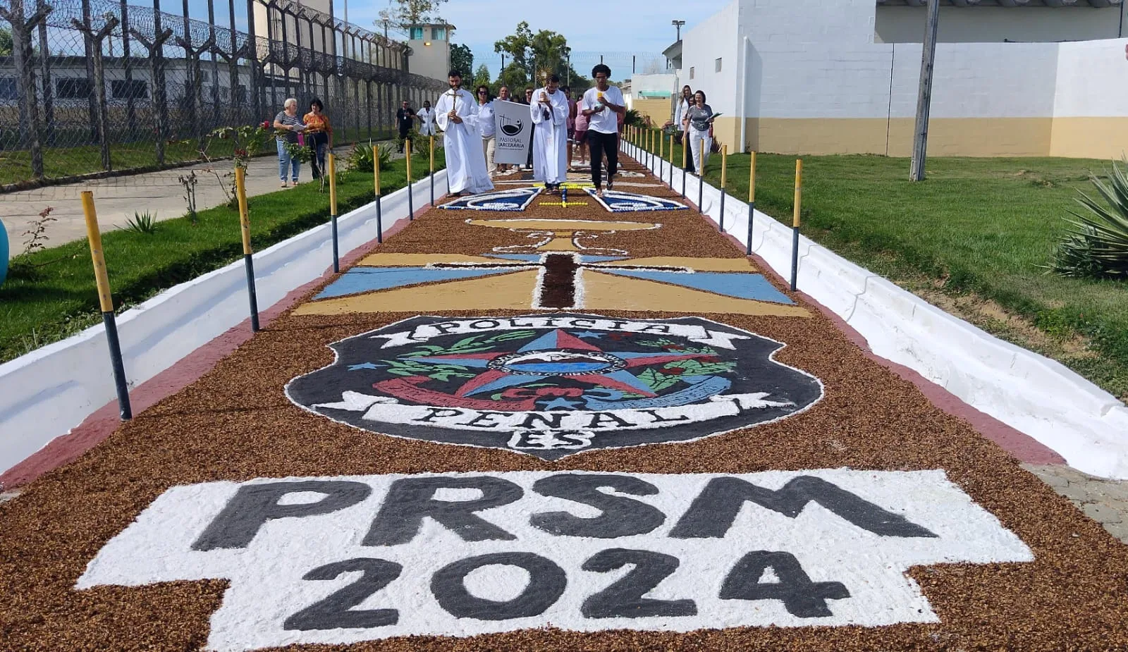 Detentos do ES fazem tapetes para celebrar Corpus Christi