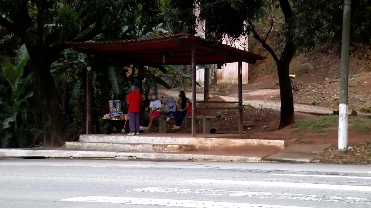 Detento do semiaberto é morto a tiros em ponto de ônibus em Viana