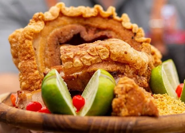 Aprenda a fazer um torresmo caseiro de rolo na air fryer