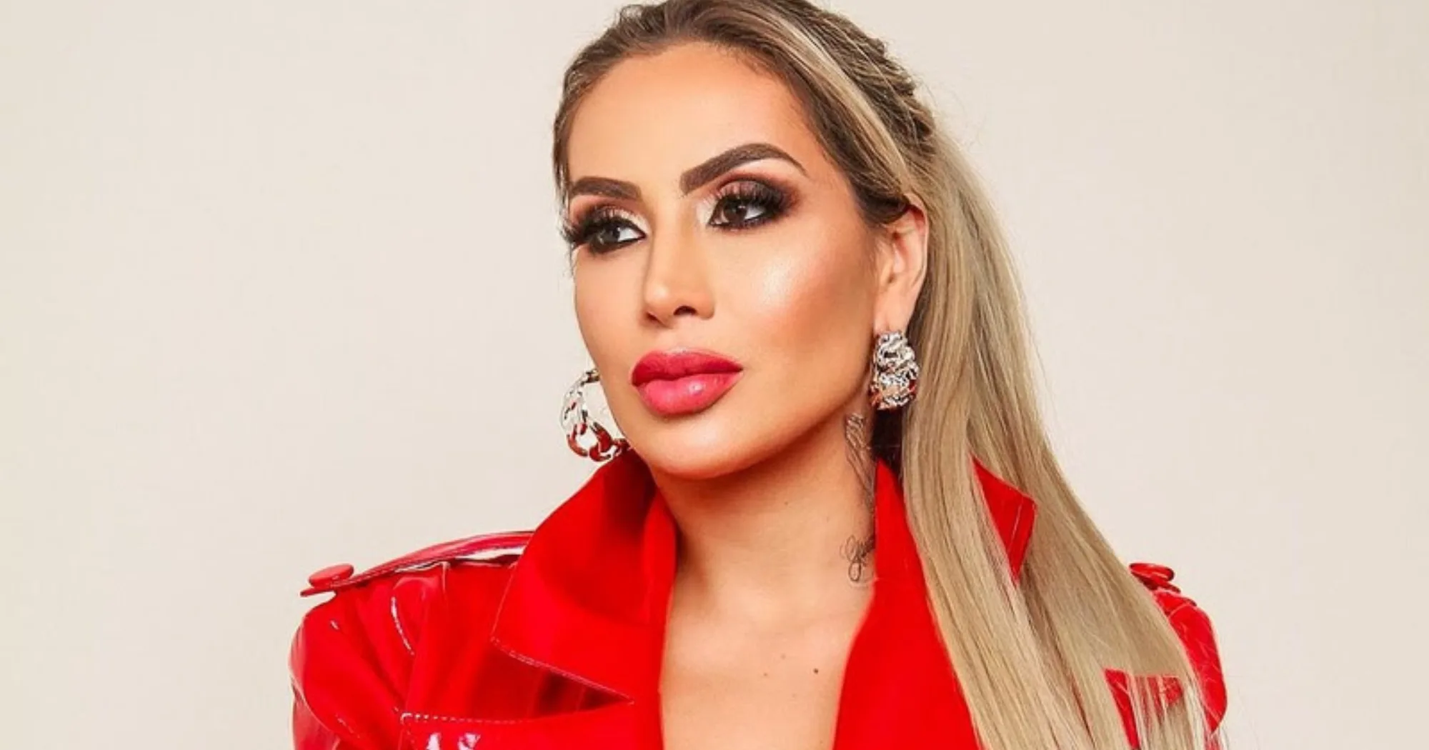 Influencer faz cirurgia para tirar silicone do bumbum e gasta R$ 500 mil