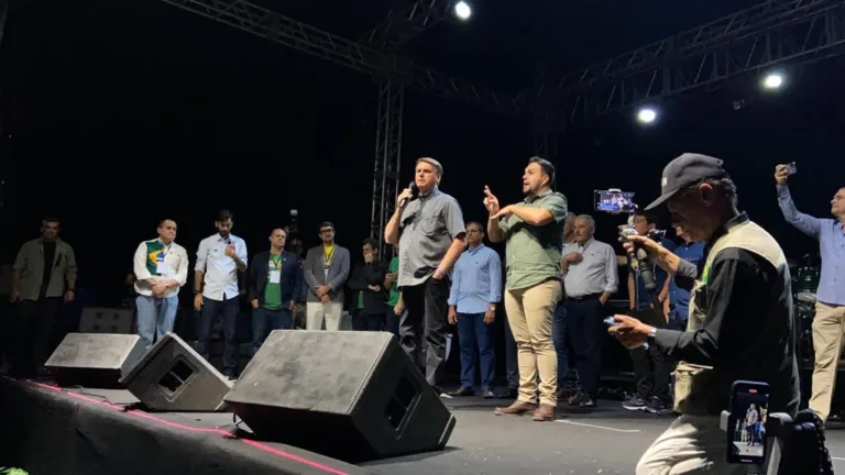 Bolsonaro fala sobre “milagre da sobrevivência” em evento privado no ES