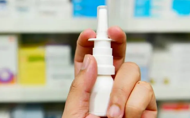 Universidade britânica cria spray nasal contra covid e espera iniciar vendas logo
