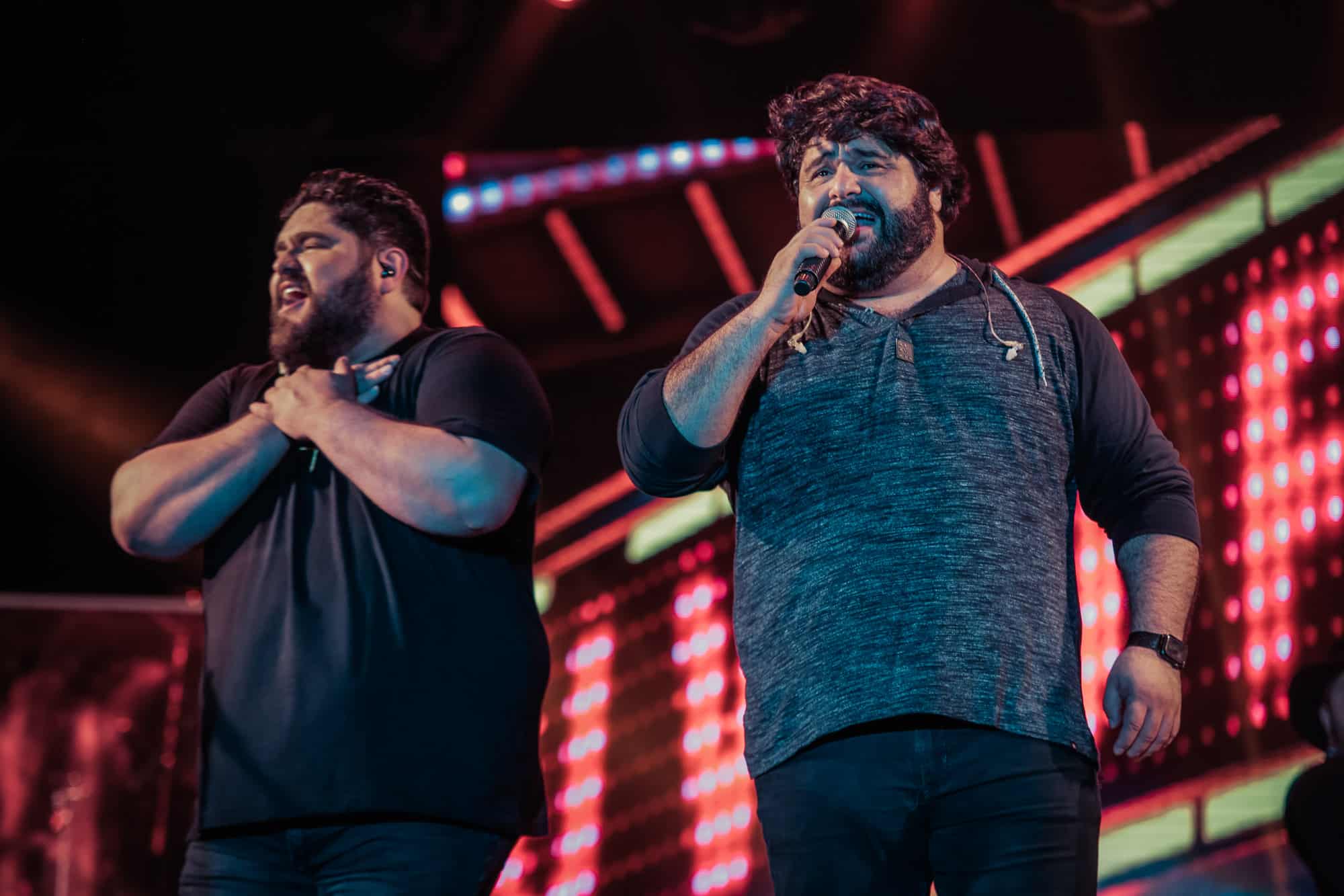 Cesar Menotti e Fabiano fazem show em Vitória e falam sobre volta aos palcos