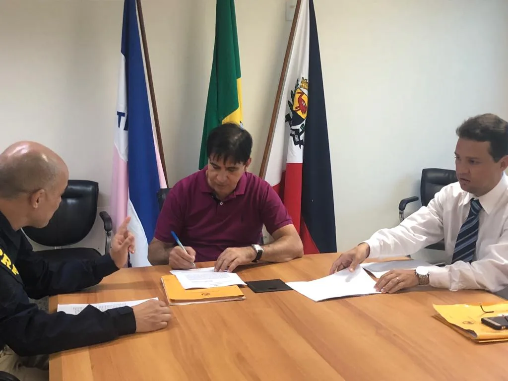 Prefeitura de Guarapari firma acordo com PRF para instalação de pátio para carros apreendidos