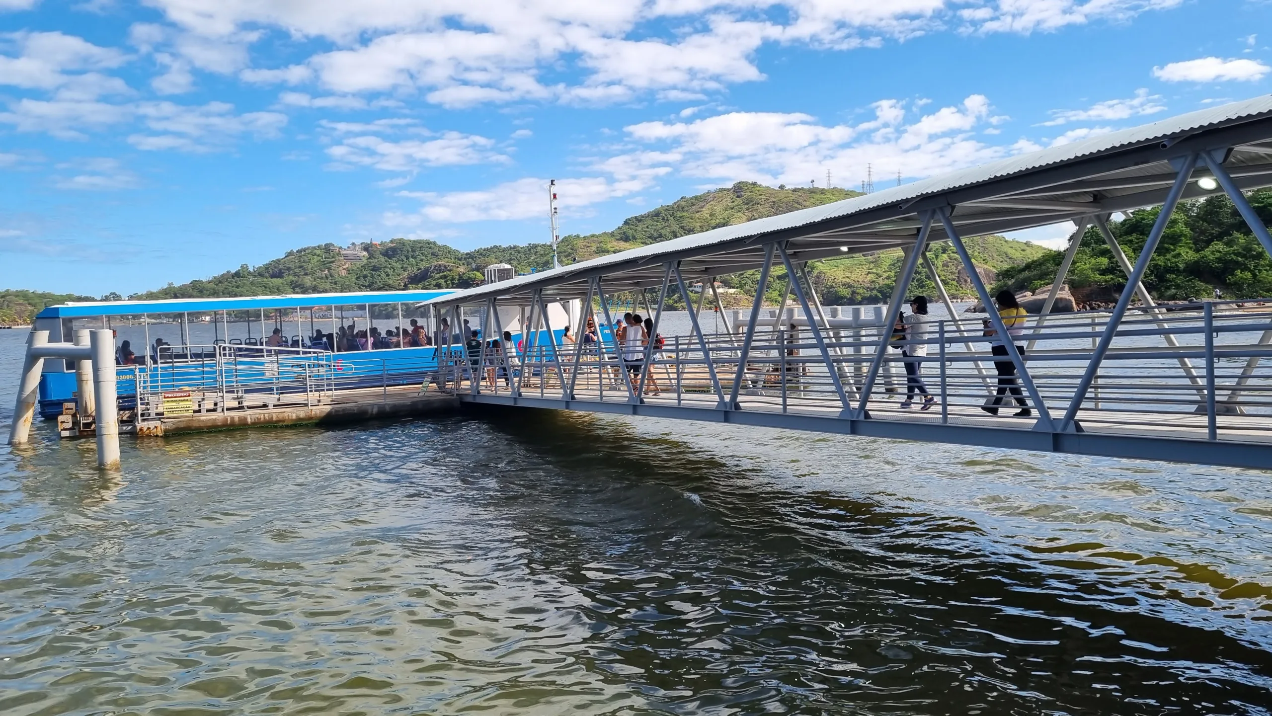 Aquaviário: lancha tem problema mecânico e atrasa viagem entre Vila Velha e Vitória