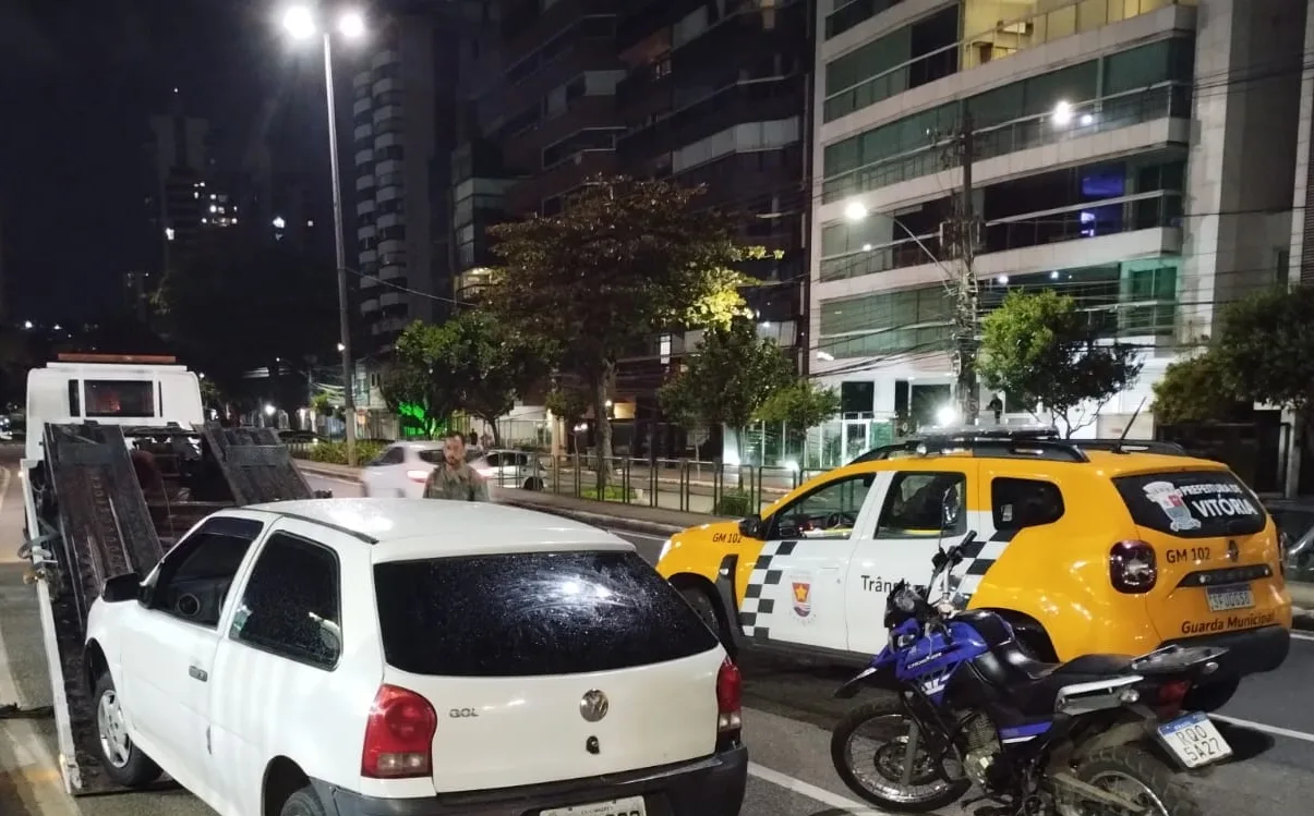 Motorista é flagrado dirigindo em zigue-zague na Praia do Canto