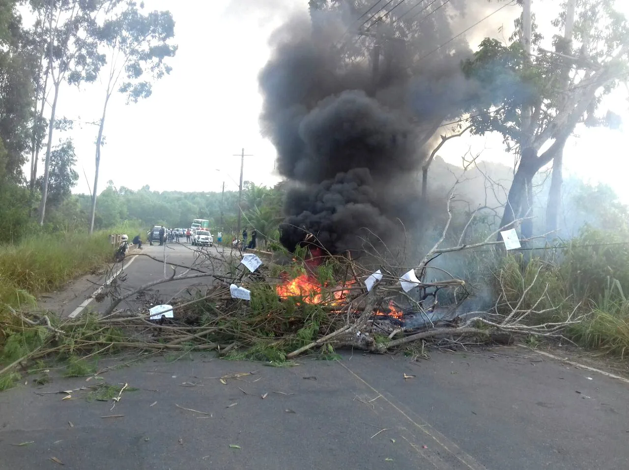 Moradores realizam manifestação e bloqueiam rodovia em Aracruz