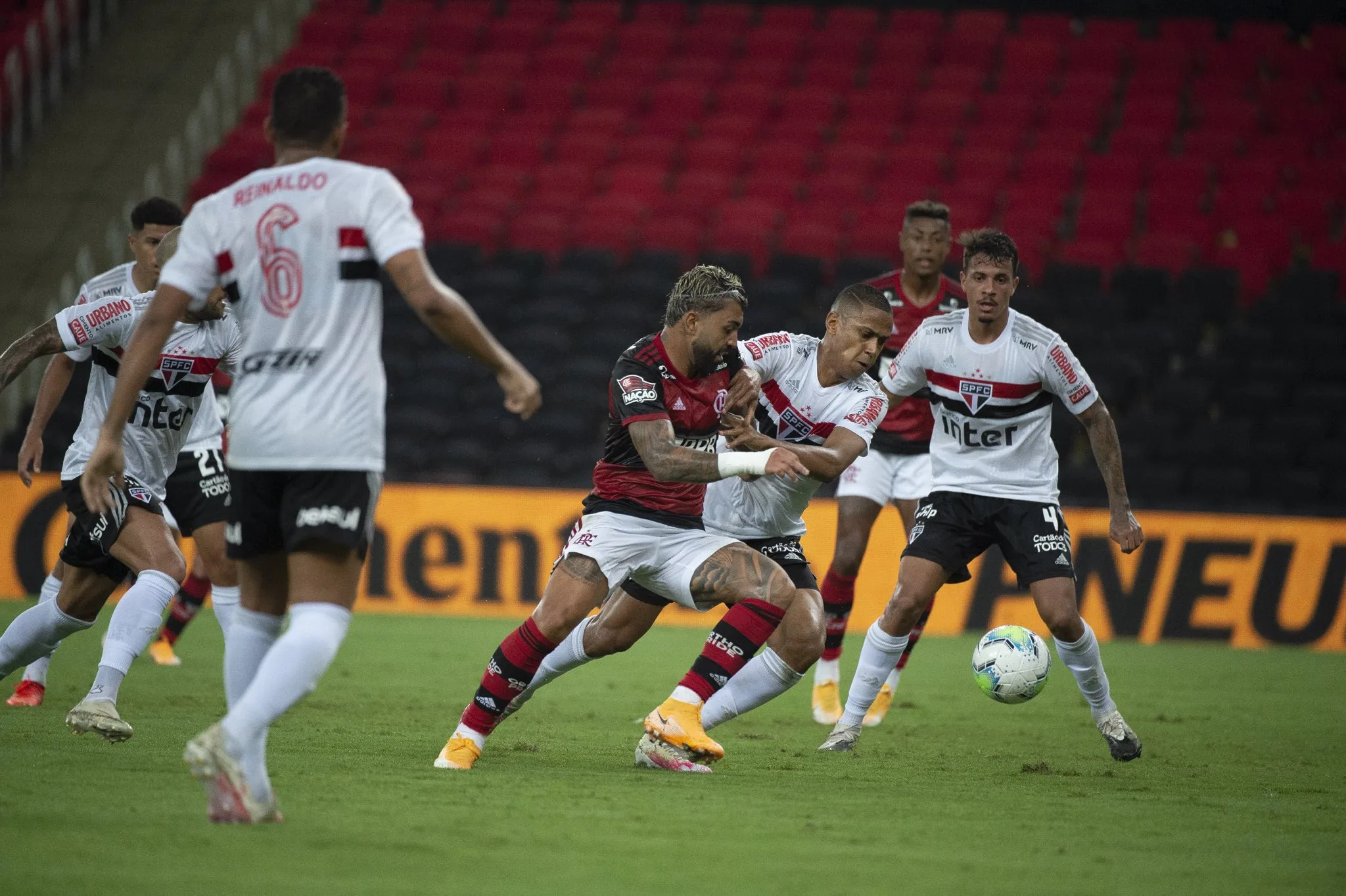 São Paulo e Flamengo duelam por vaga na semifinal da Copa do Brasil