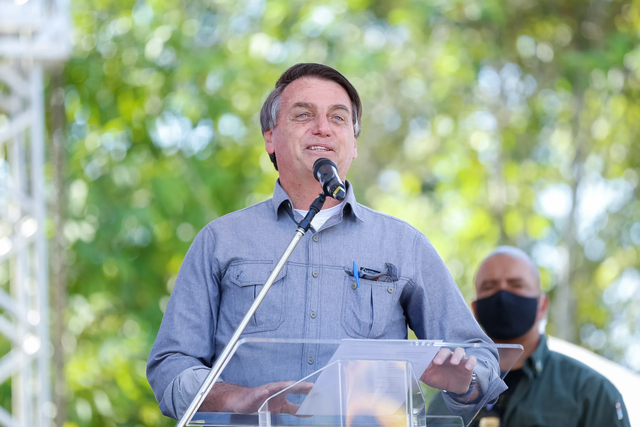 O presidente da República, Jair Bolsonaro, participa da apresentação do Projeto da Ponte sobre o Rio Pariquera-Açu