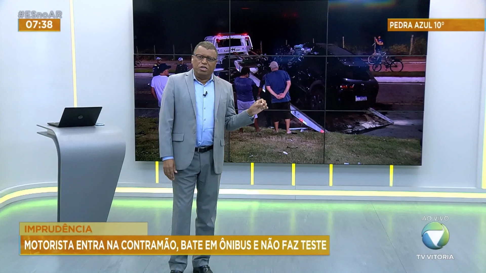 Motorista entra na contramão, bate em ônibus e não faz teste