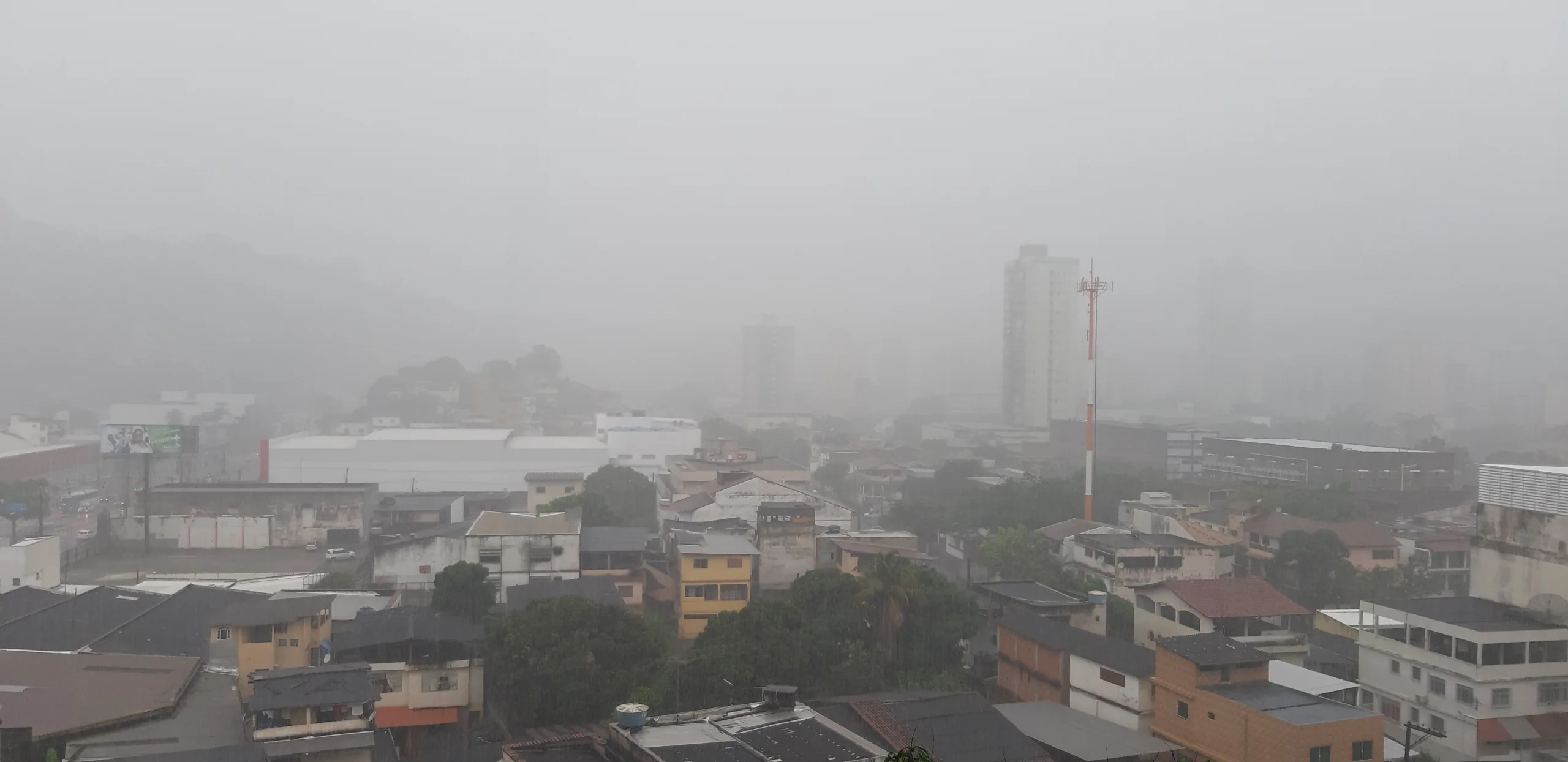 Previsão do tempo: com alerta vermelho, feriadão será de chuva no ES