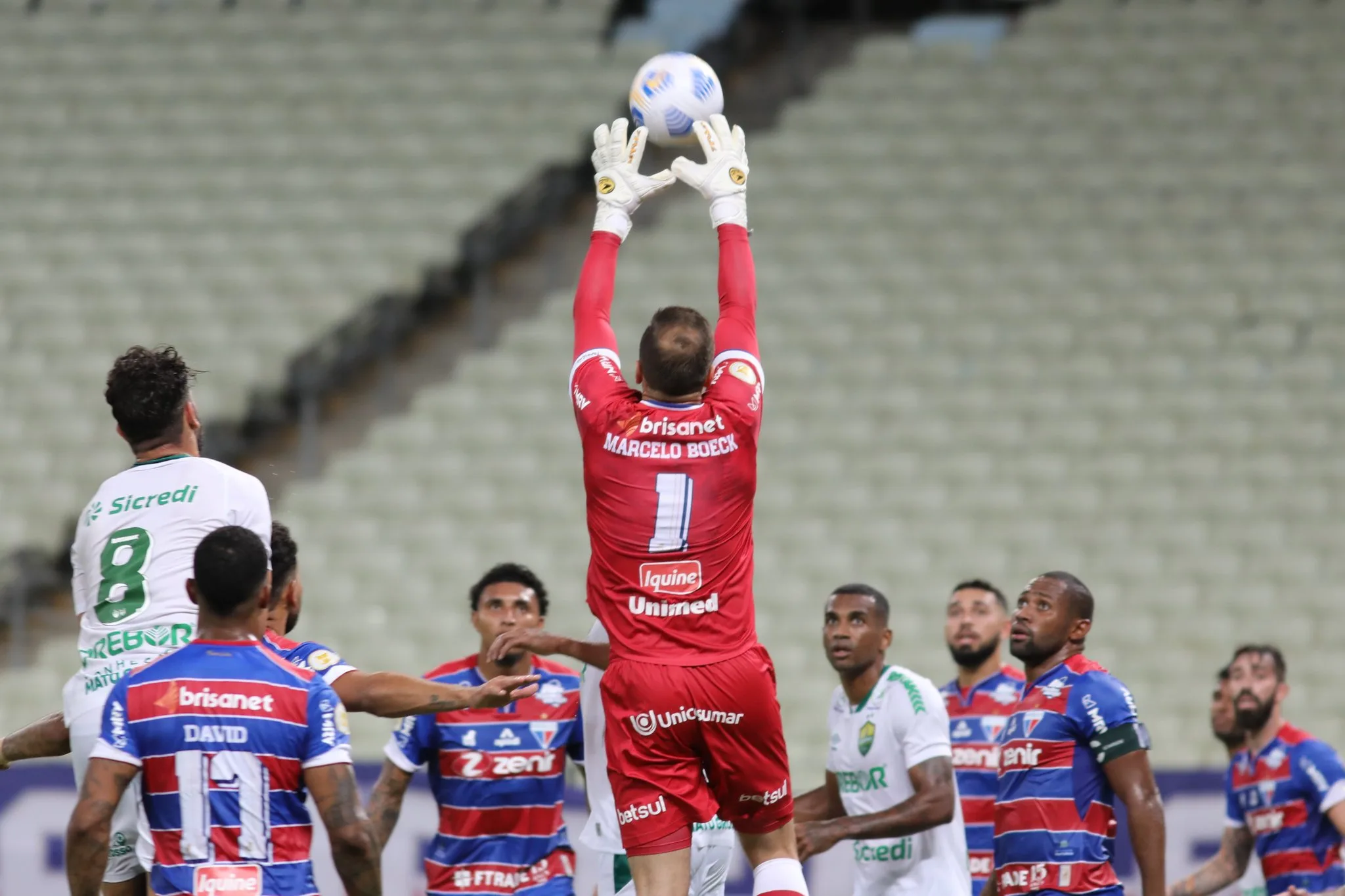 Fortaleza e Cuiabá empatam sem gols em noite de estreia de Lucas Lima