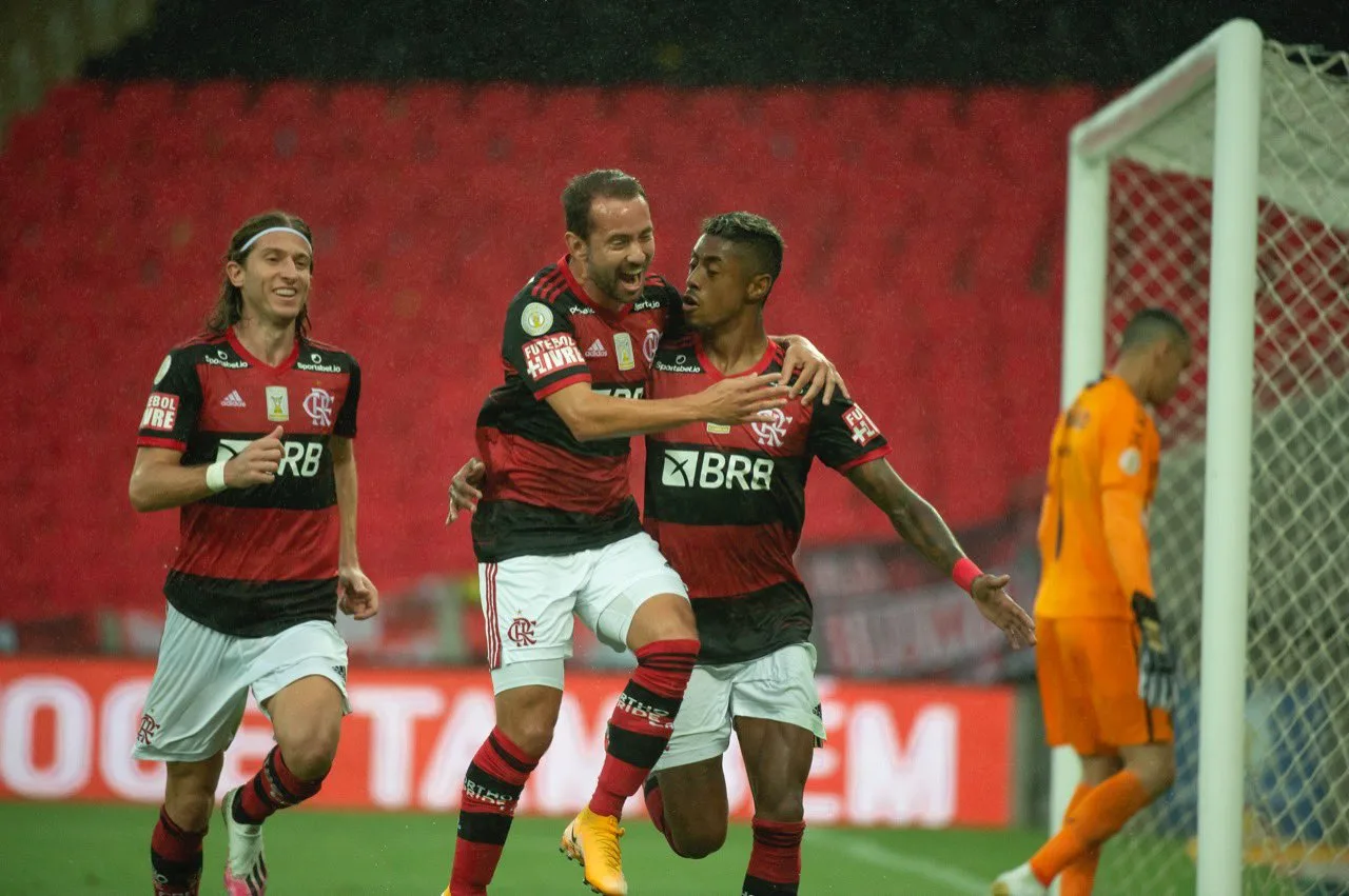 Flamengo terá muitas mudanças contra o Bragantino, mas ainda avaliará convocados