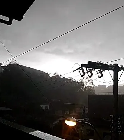 VÍDEO | Moradores registram forte chuva em Alegre