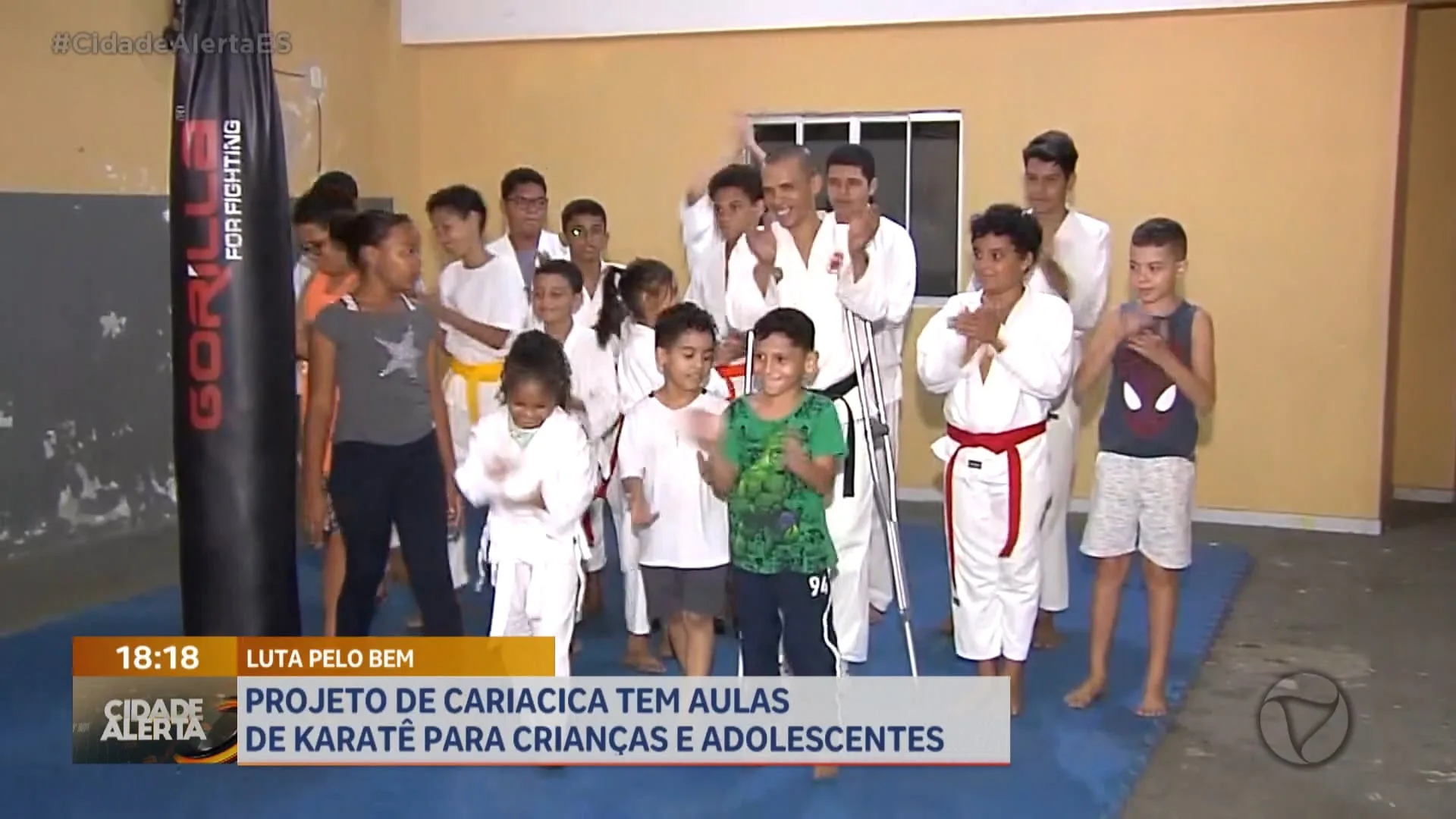 Crianças de Porto de Santana, em Cariacica, aprendem karatê e ganham disciplina.