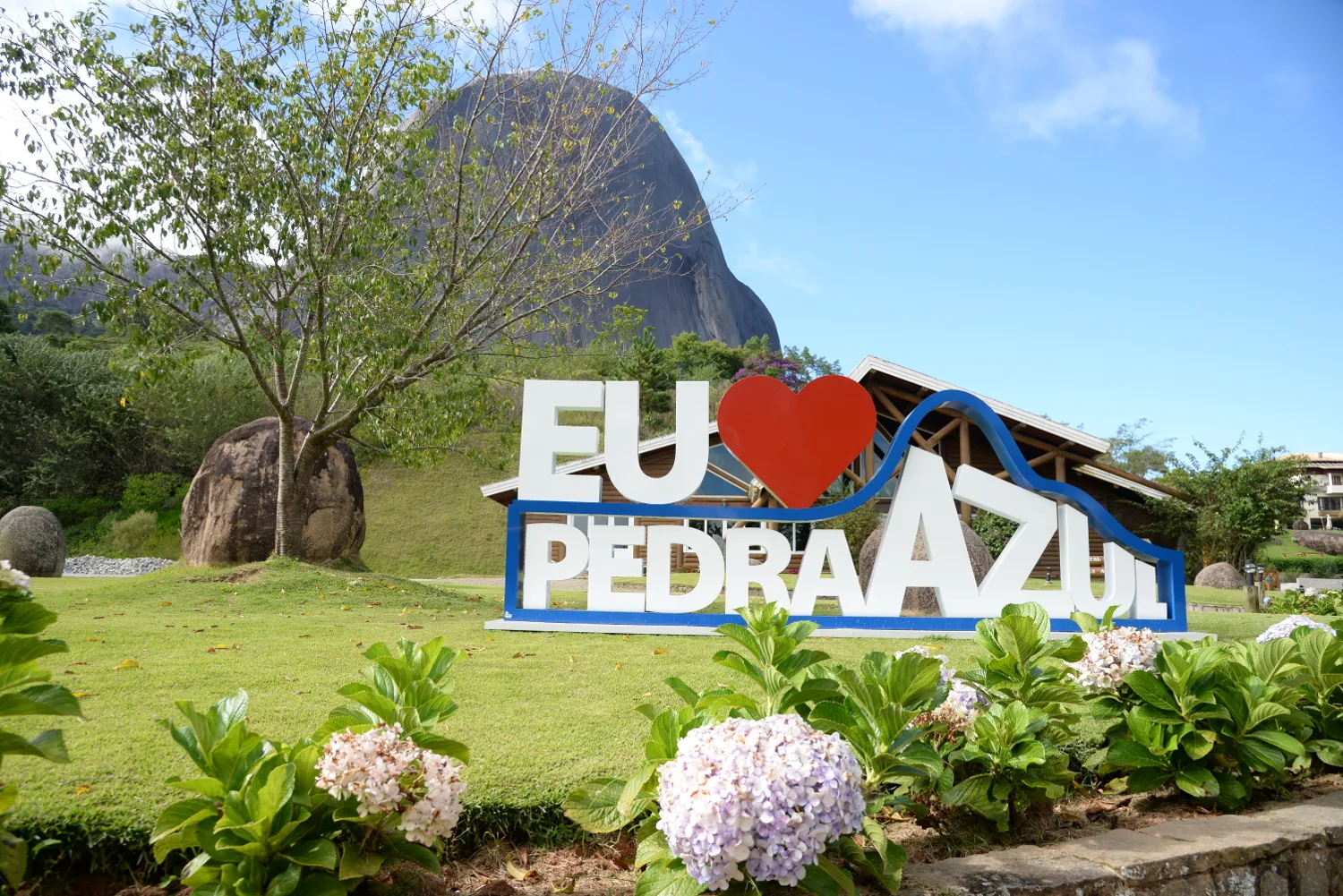 Pedra Azul está na lista dos destinos mais acolhedores do Brasil