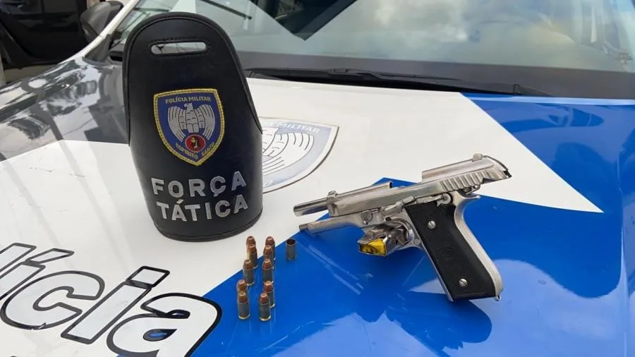 Suspeito de ser segurança do tráfico de drogas é detido após trocar tiros com a polícia