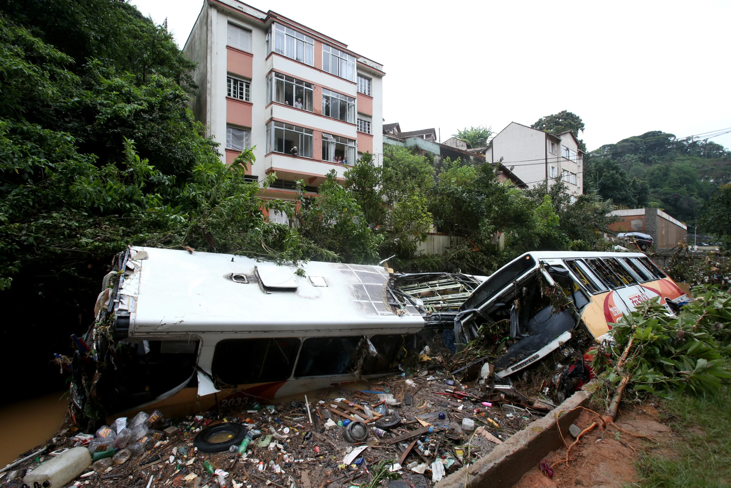 RJ – CHUVA/PETRÓPOLIS/MORTES – GERAL – Veículos arrastados pela enchente que atingiu o município de Petrópolis, na região serrana do Rio de Janeiro, na manhã desta quarta-feira, 16. Pelo menos 34 pessoas morreram em Petrópolis após deslizamentos e alagamentos causados pelas fortes chuvas que atingiram a cidade na tarde da terça-feira, 15, conforme a Defesa […]