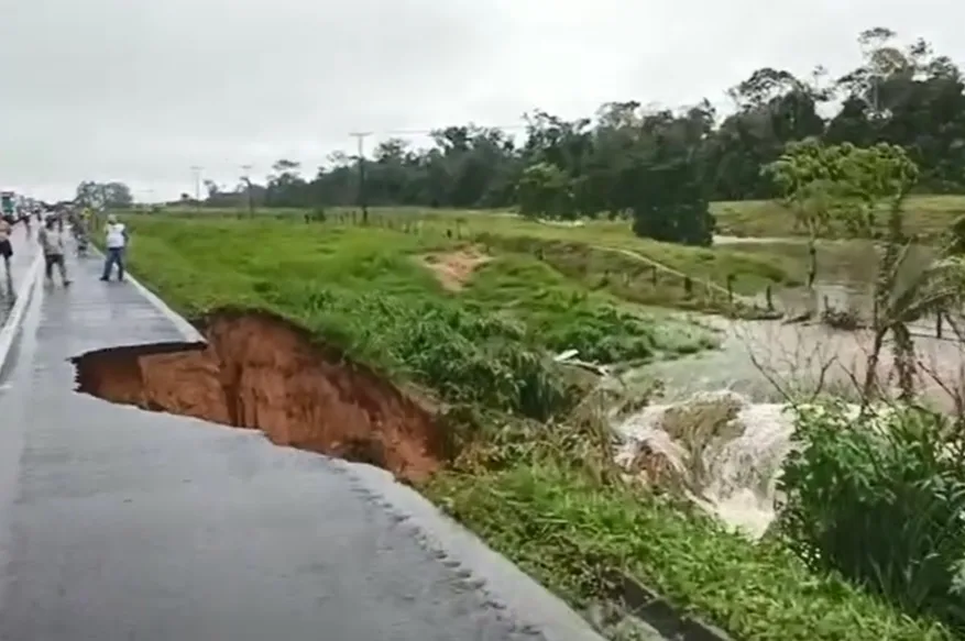 Chuva provoca interdições em rodovias do ES: veja pontos e desvios