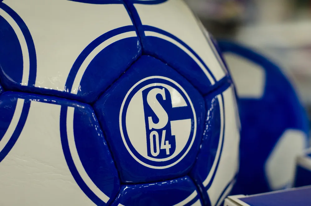 Schalke 04 apela ao 4° treinador na temporada contra a queda na Alemanha