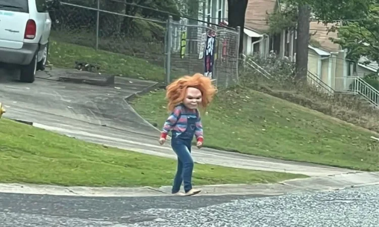 Vestida de Chucky, o boneco assassino, criança de 5 anos aterroriza moradores nos EUA