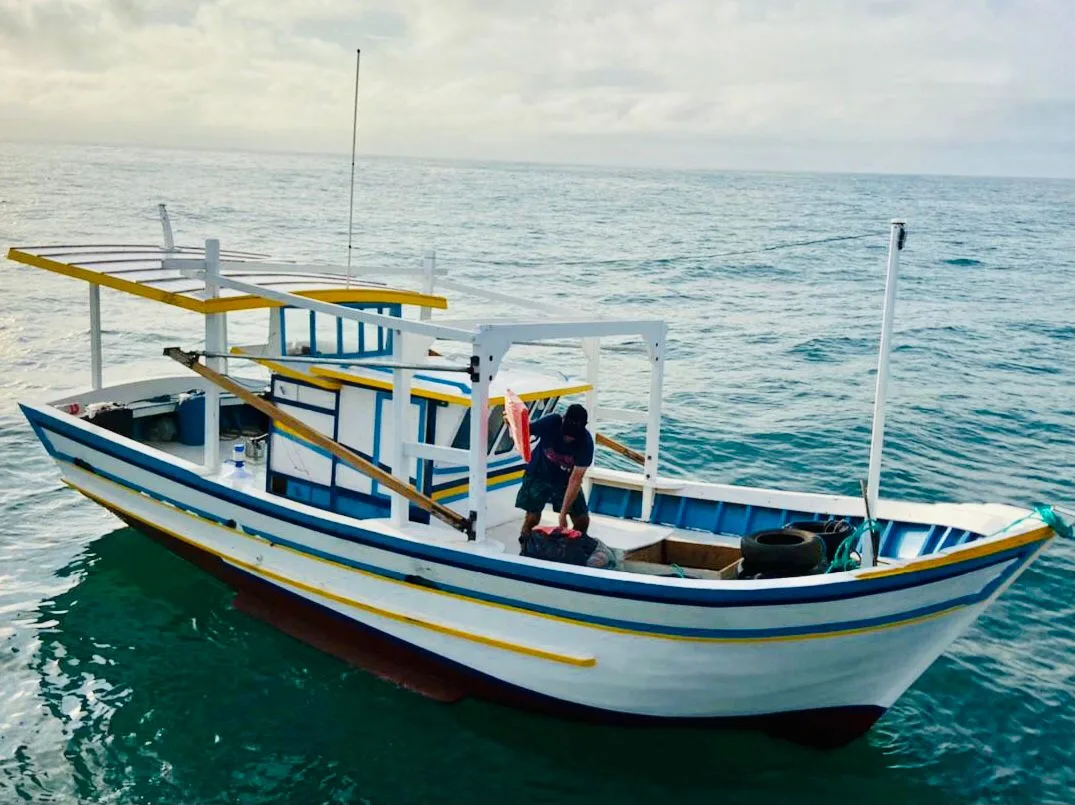 VÍDEO | Operação contra pesca ilegal é realizada pela Interpol no litoral de Linhares e Aracruz