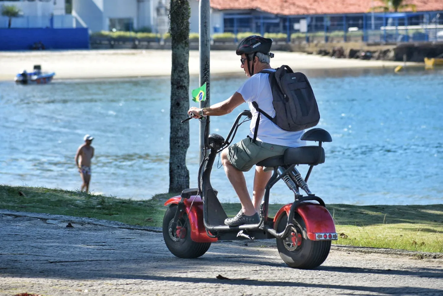 Saiba quanto custa tirar CNH para pilotar moto elétrica no ES