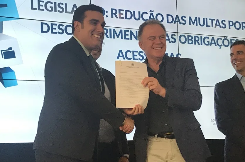 "Multa não é fonte de arrecadação", diz Casagrande em apresentação de PL que desburocratiza processos no ES