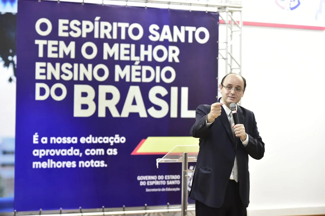 Em agenda no ES, ministro da Educação elogia modelo capixaba de educação integral