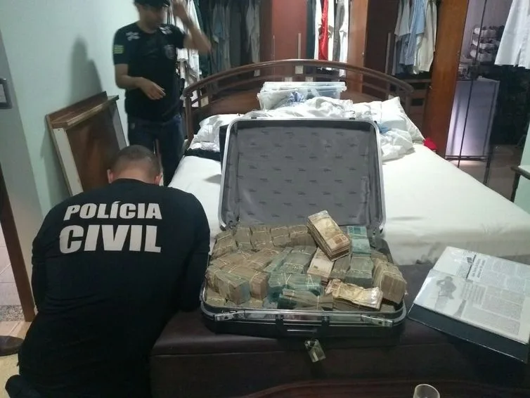 Polícia apreende novamente dinheiro em casa de João de Deus