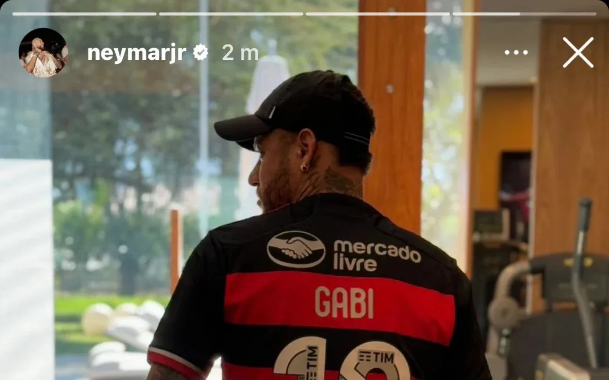 VÍDEO | Neymar visita vestiário do Flamengo e torcida vai à loucura nas redes sociais