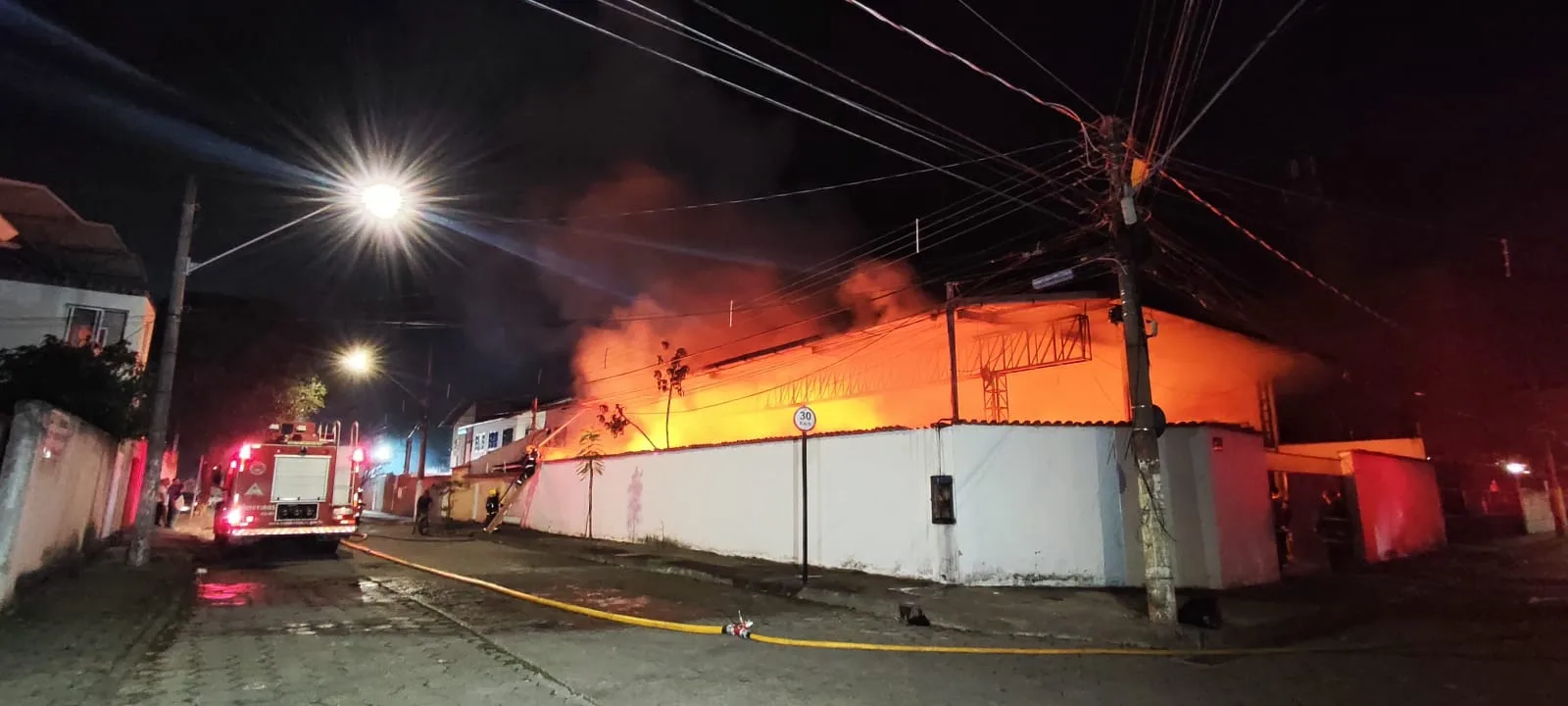 Incêndio em cooperativa de materiais recicláveis de Vitória pode ter sido criminoso, diz polícia