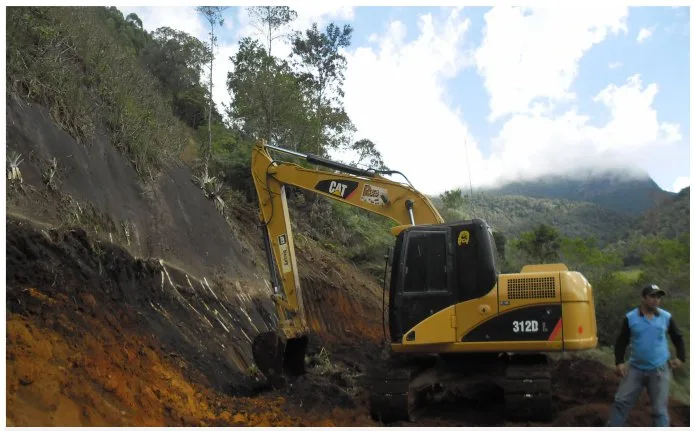 Degradação e ocupação irregular ameaçam preservação ambiental de Pedra Azul