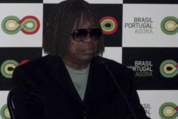 Milton Nascimento recebe alta do InCor