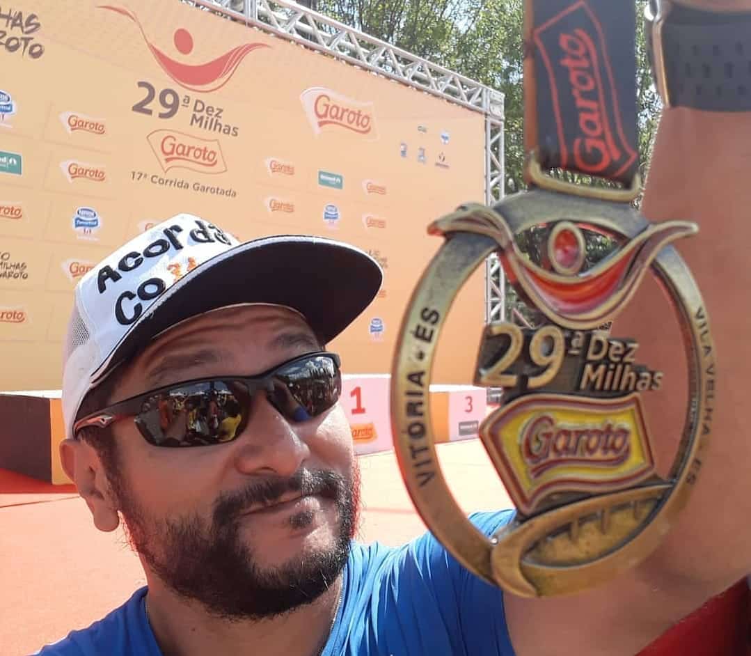 Marcel exibe a medalha conquistada na Garoto no ano passado