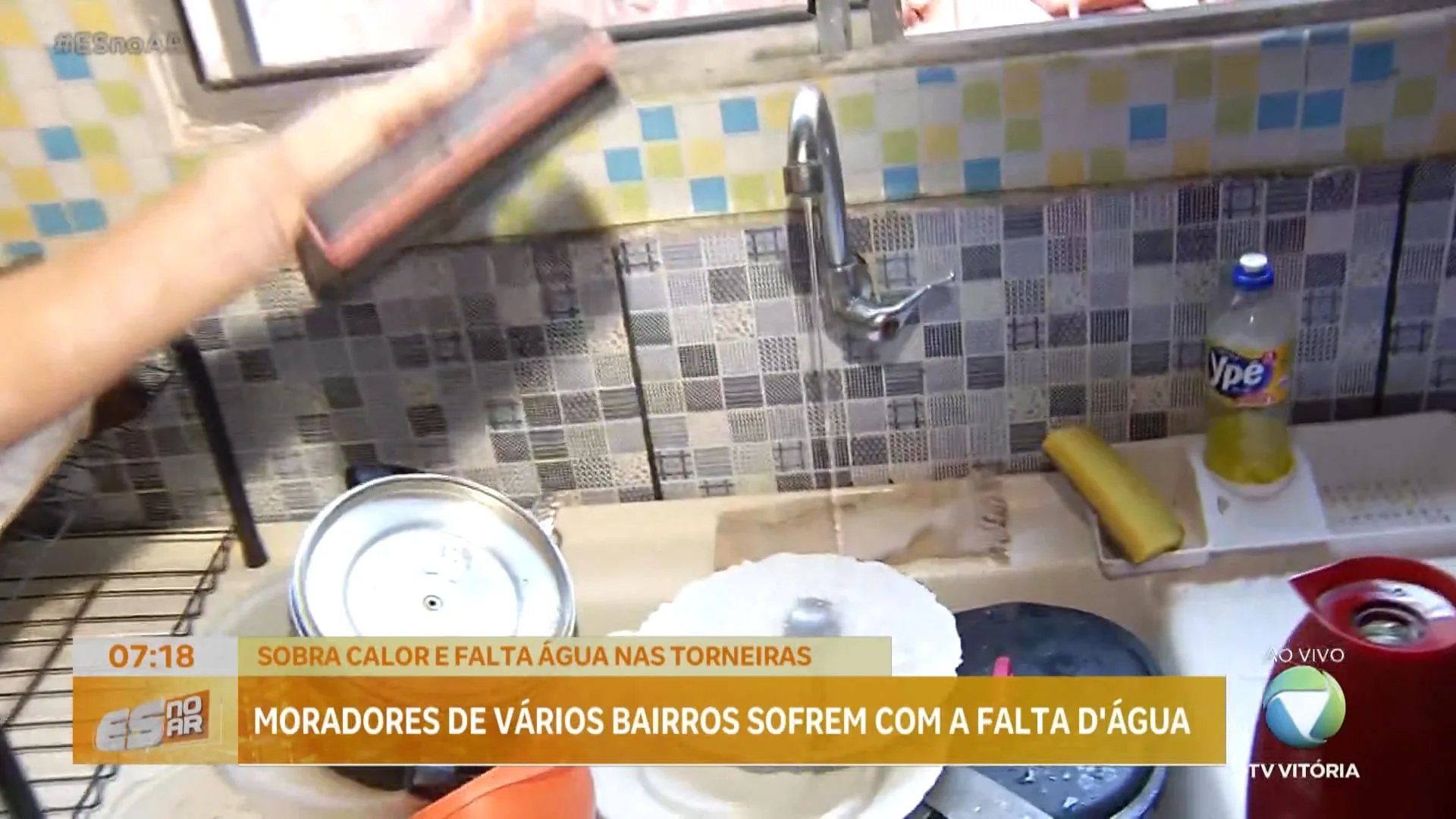 Moradores de vários bairros sofrem com falta d'água