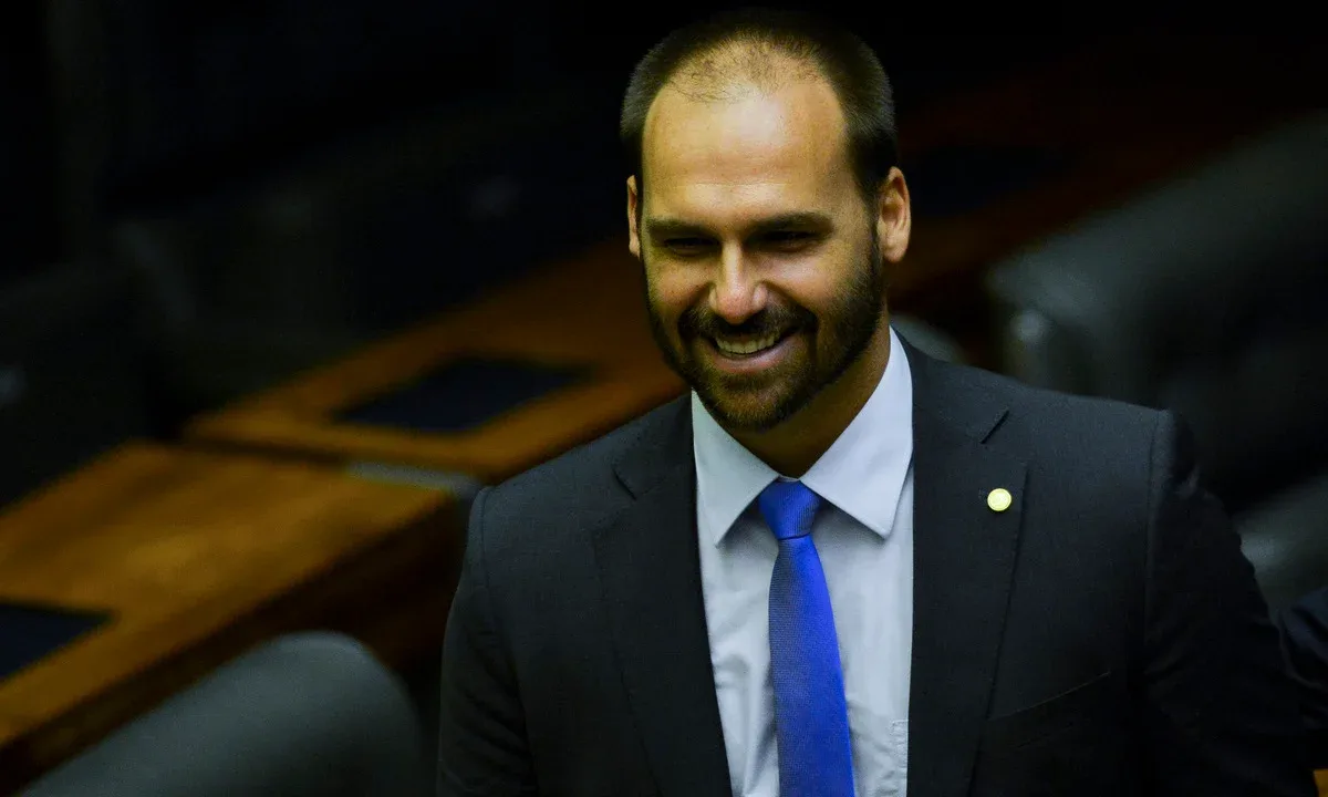 Eduardo Bolsonaro critica Moraes por pedir convite da posse de Trump